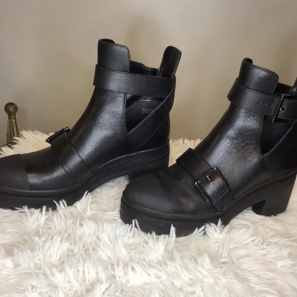 Michael Kors Corey Cut-Out Buckle Ankle Boot In Grained Leather Size 7