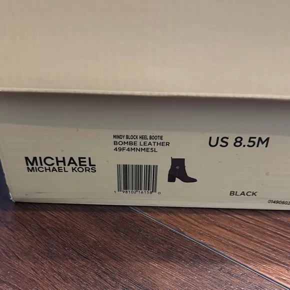 Michael Kors NWT Mindy Leather Ankle Block Heeled Boots with Gold Hardware