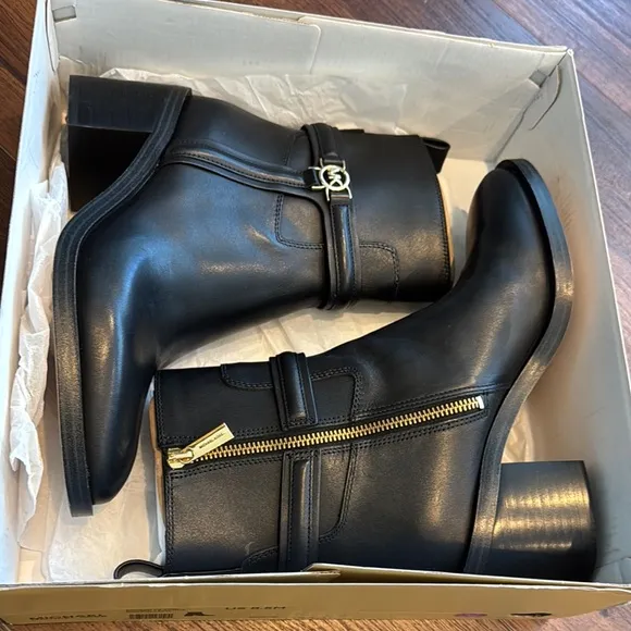 Michael Kors NWT Mindy Leather Ankle Block Heeled Boots with Gold Hardware