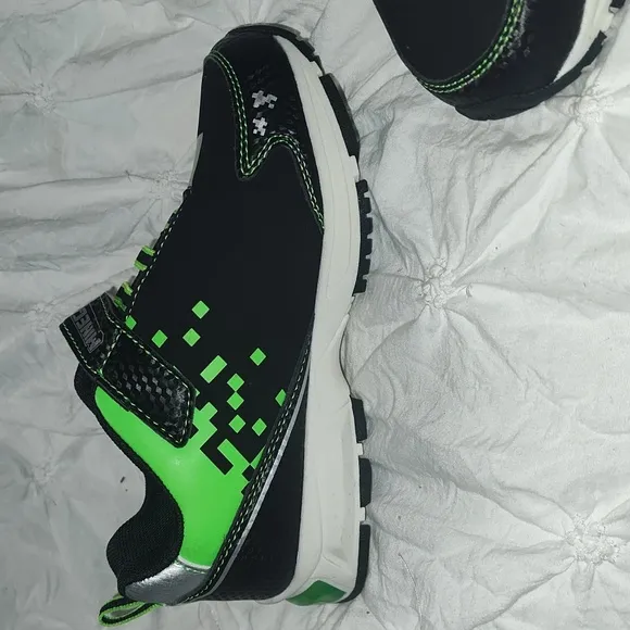 Minecraft Size 13 Kid Boy Shoes - Black and Green NWOT