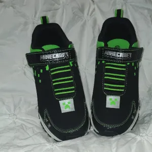 Minecraft Size 13 Kid Boy Shoes - Black and Green NWOT