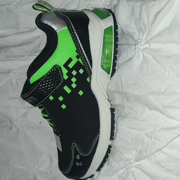 Minecraft Size 13 Kid Boy Shoes - Black and Green NWOT