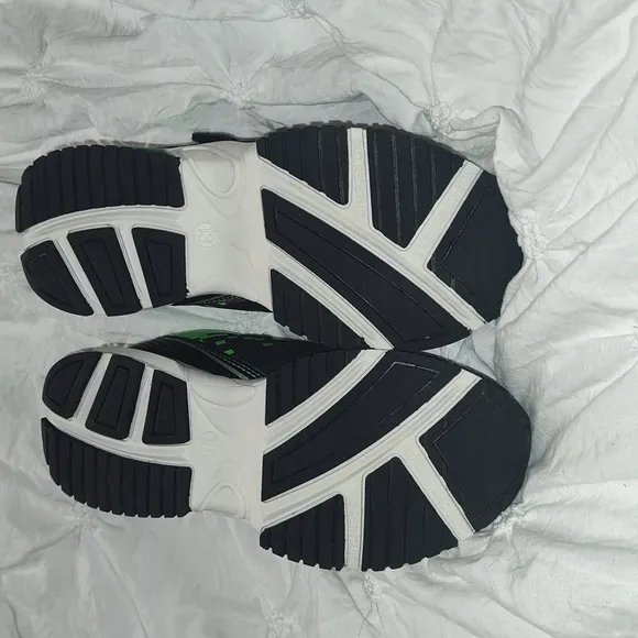Minecraft Size 13 Kid Boy Shoes - Black and Green NWOT