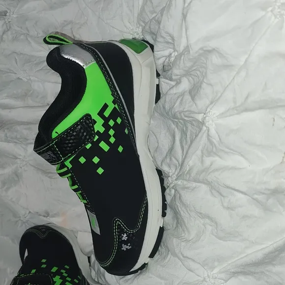 Minecraft Size 13 Kid Boy Shoes - Black and Green NWOT