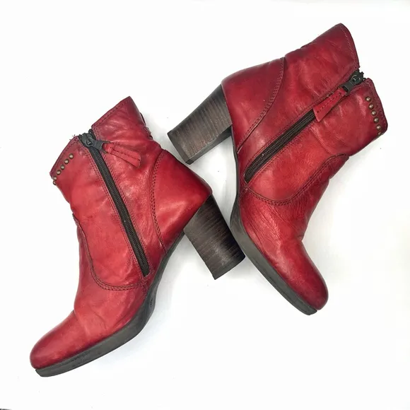 MJUS Leather studded heeled Booties Size 39