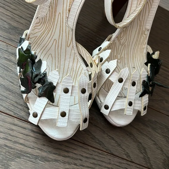 Moschino White Picket Fence Novelty Heels (EU 37)