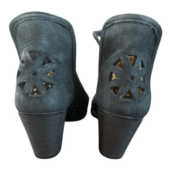 Musse   Cloud Women's Ankle Bootie
