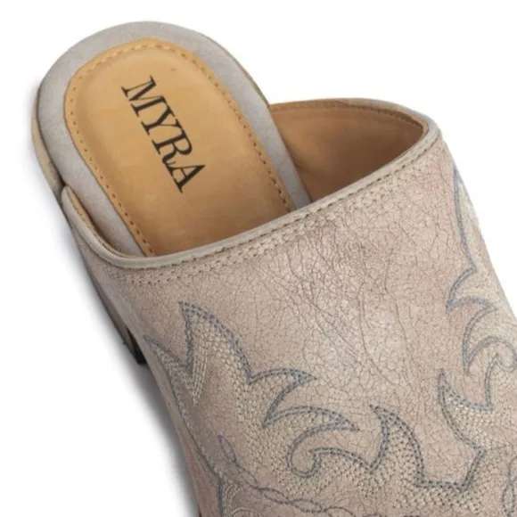 MYRA-XIMENA RANCH MULES IN IVORY