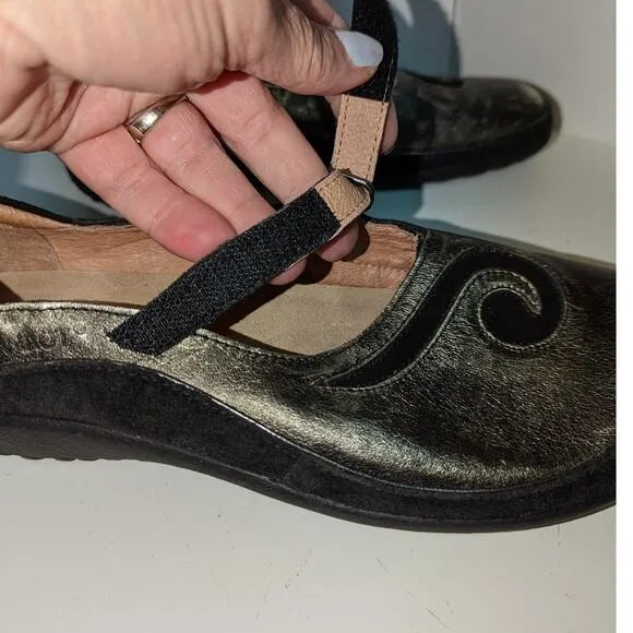Naot Mary Jane Shoes Antiqued Bronze Black with Black Suede Hook &amp; Loop Size 7