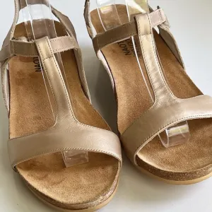 Naot Shoes Womens 9 Unicorn Wedge Sandals Leather T Strap Adjustable Comfort
