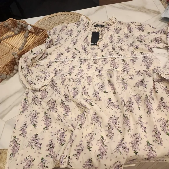 [Nasty Gal]- BRAND NEW size 02 keyhole smocked layered dress,  purple 💜flowers.