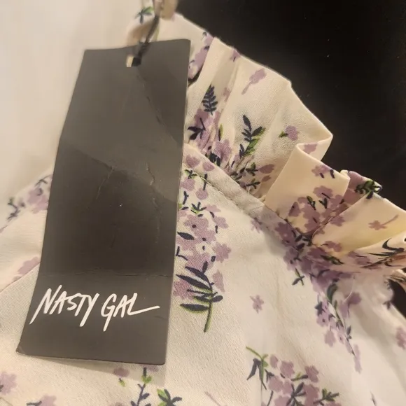 [Nasty Gal]- BRAND NEW size 02 keyhole smocked layered dress,  purple 💜flowers.