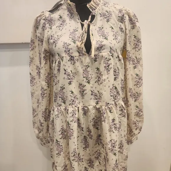 [Nasty Gal]- BRAND NEW size 02 keyhole smocked layered dress,  purple 💜flowers.