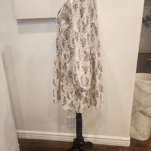 [Nasty Gal]- BRAND NEW size 02 keyhole smocked layered dress,  purple 💜flowers.