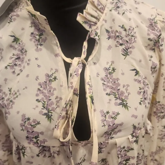 [Nasty Gal]- BRAND NEW size 02 keyhole smocked layered dress,  purple 💜flowers.