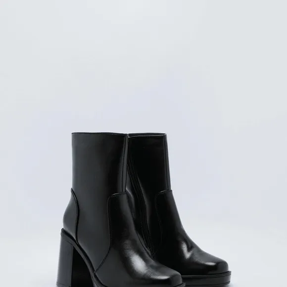 Nasty Gal Platform ankle boots size 9 Brand New