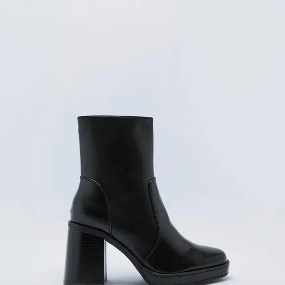 Nasty Gal Platform ankle boots size 9 Brand New