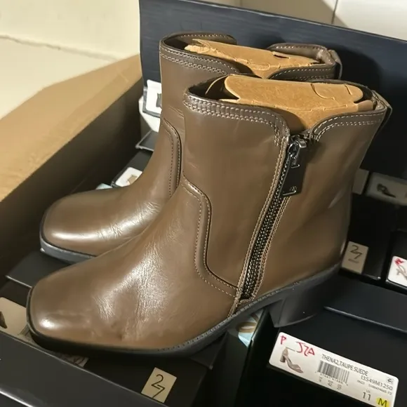 Naturalizer Emmy Block Heel Bootie in Mink Leather