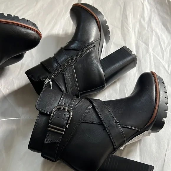 NaturalizerLyra Leather Water Repellent Lug Sole Boots