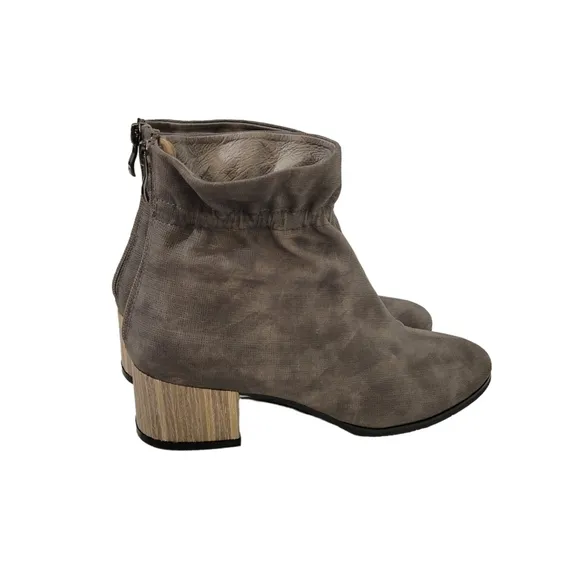 New Antelope Gigi Gray Leather Ankle Boots