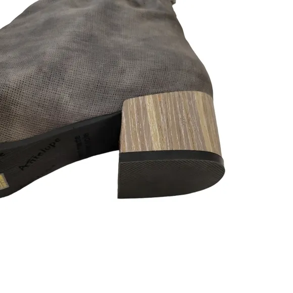 New Antelope Gigi Gray Leather Ankle Boots