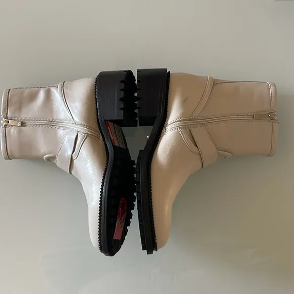New Aquatalia Off White Omayda Boot Size 7.5