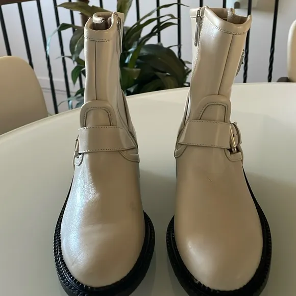 New Aquatalia Off White Omayda Boot Size 7.5