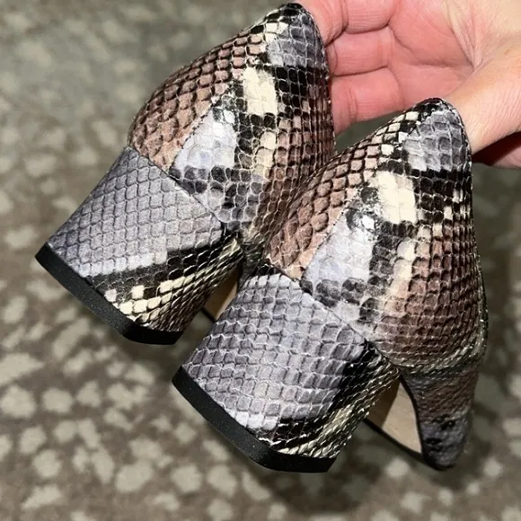 NEW Aquatalia Pasha Embossed Snake Print Pumps Block Heels‎