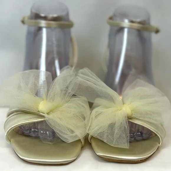 New Badgley Mischka Tess Ivory Satin Womens Heels / Sz 9 / Floor sample