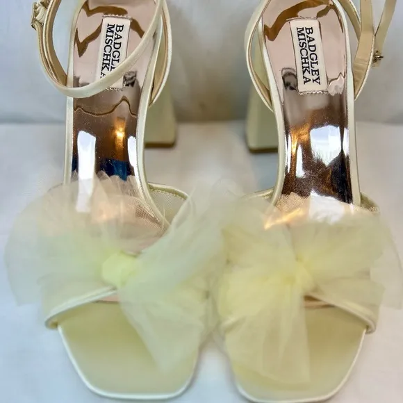 New Badgley Mischka Tess Ivory Satin Womens Heels / Sz 9 / Floor sample
