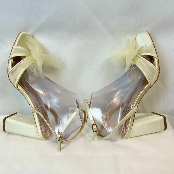 New Badgley Mischka Tess Ivory Satin Womens Heels / Sz 9 / Floor sample