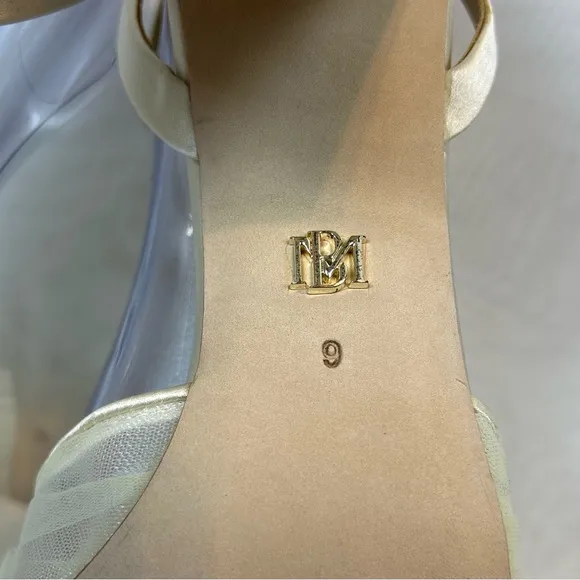 New Badgley Mischka Tess Ivory Satin Womens Heels / Sz 9 / Floor sample