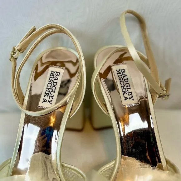 New Badgley Mischka Tess Ivory Satin Womens Heels / Sz 9 / Floor sample