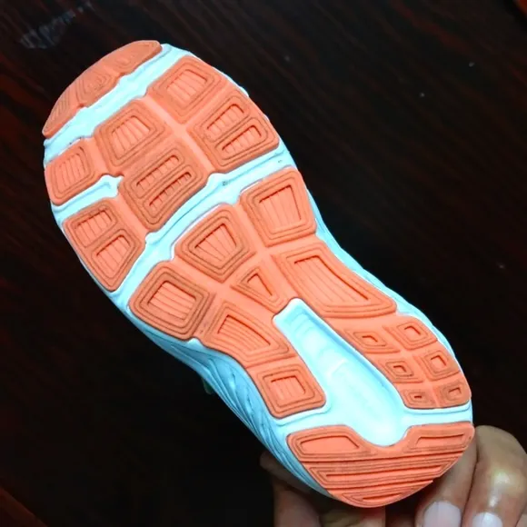 New Balance Toddler Girls 680v6 Running Shoes A680LL6