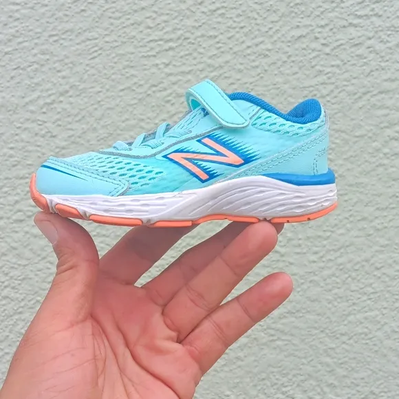 New Balance Toddler Girls 680v6 Running Shoes A680LL6