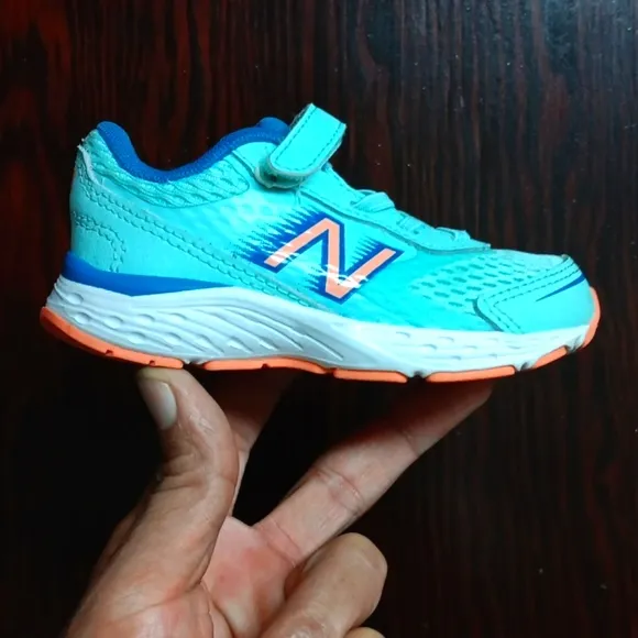 New Balance Toddler Girls 680v6 Running Shoes A680LL6