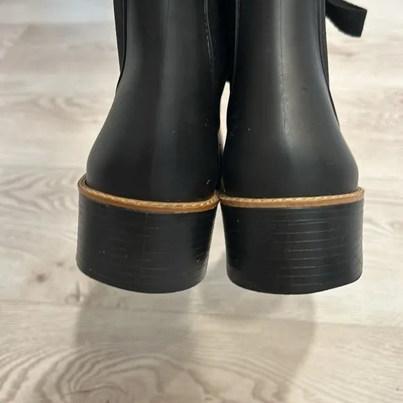 New Bernardo Lacey Rain Boots Womens Black Color Casual size 8-9 Ankle Booties