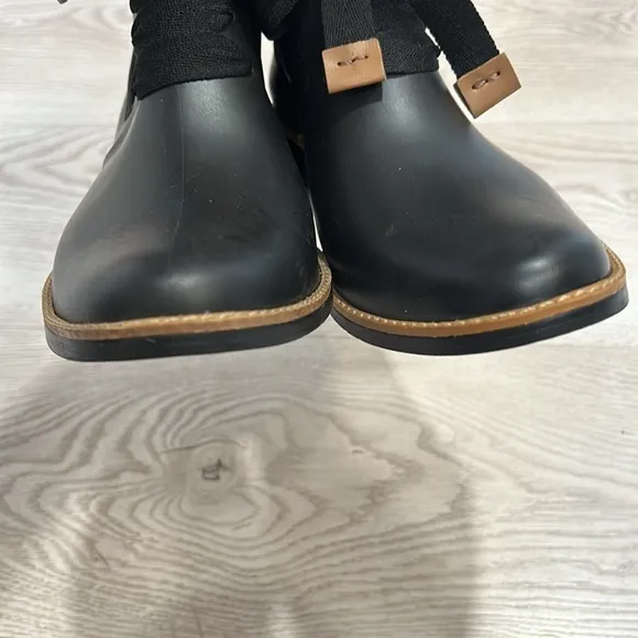 New Bernardo Lacey Rain Boots Womens Black Color Casual size 8-9 Ankle Booties