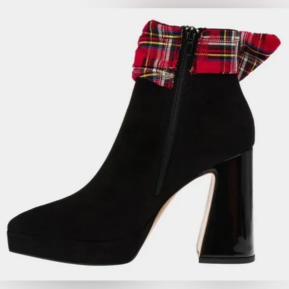 🌸NEW BETSEY JOHNSON ANKLE BOOTS Sz 8.5 WITH BOX.