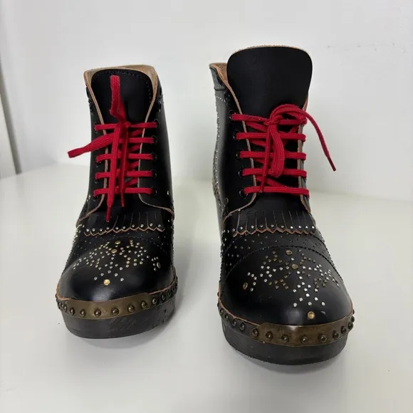 NEW Burberry Studded Ankle Boots Black Leather Riveted Lace Up Clogs Size 40