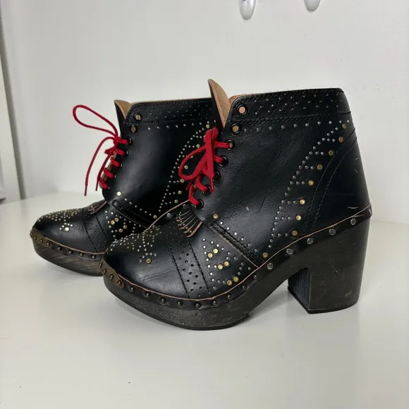 NEW Burberry Studded Ankle Boots Black Leather Riveted Lace Up Clogs Size 40