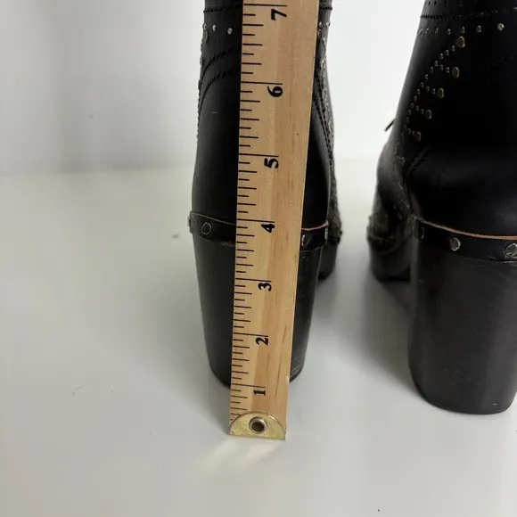 NEW Burberry Studded Ankle Boots Black Leather Riveted Lace Up Clogs Size 40