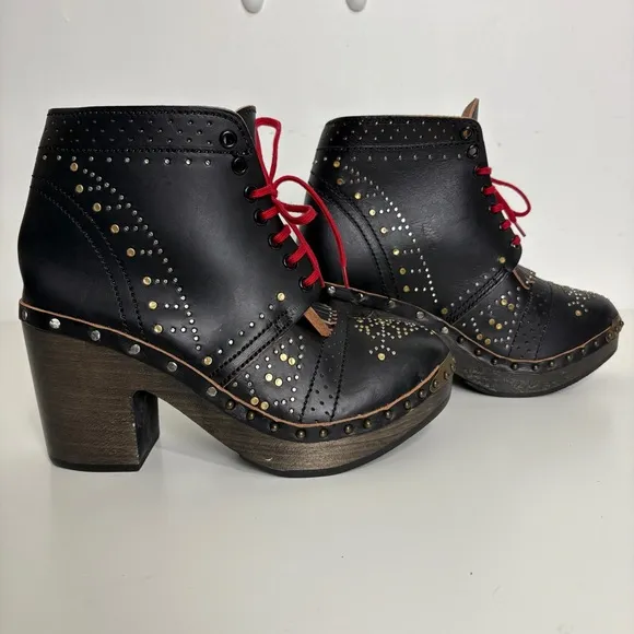 NEW Burberry Studded Ankle Boots Black Leather Riveted Lace Up Clogs Size 40