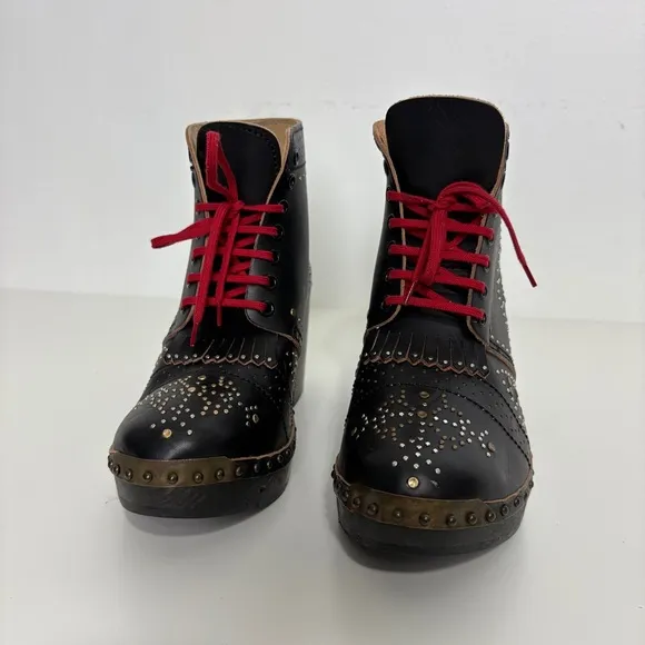 NEW Burberry Studded Ankle Boots Black Leather Riveted Lace Up Clogs Size 40