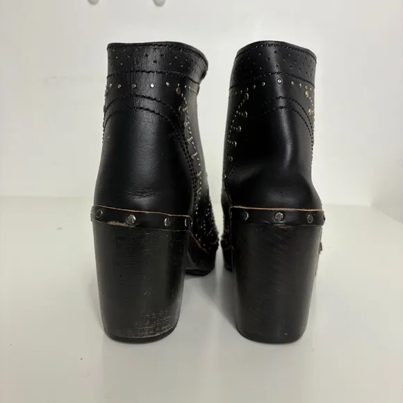 NEW Burberry Studded Ankle Boots Black Leather Riveted Lace Up Clogs Size 40