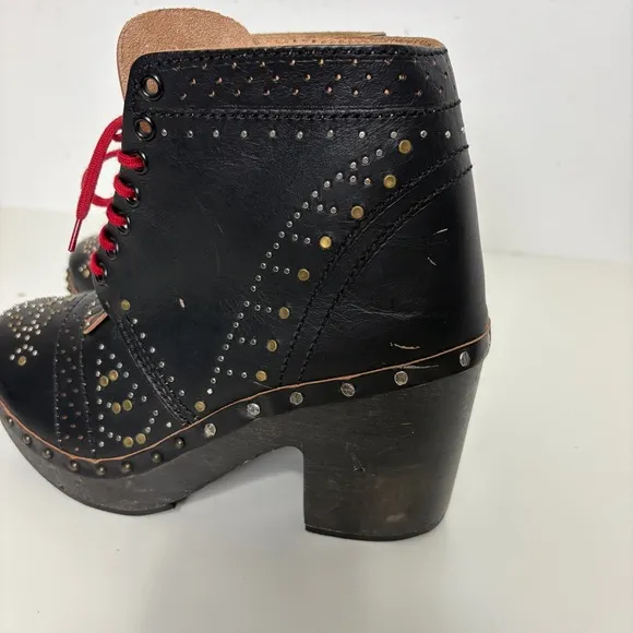 NEW Burberry Studded Ankle Boots Black Leather Riveted Lace Up Clogs Size 40