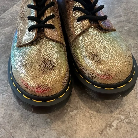 NEW Dr. Martens Women's 1460 Sand Rainbow Ray Boots size 5