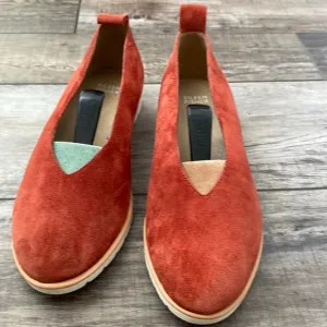 New Eileen Fisher size 8.5  suede very comfortable shoes