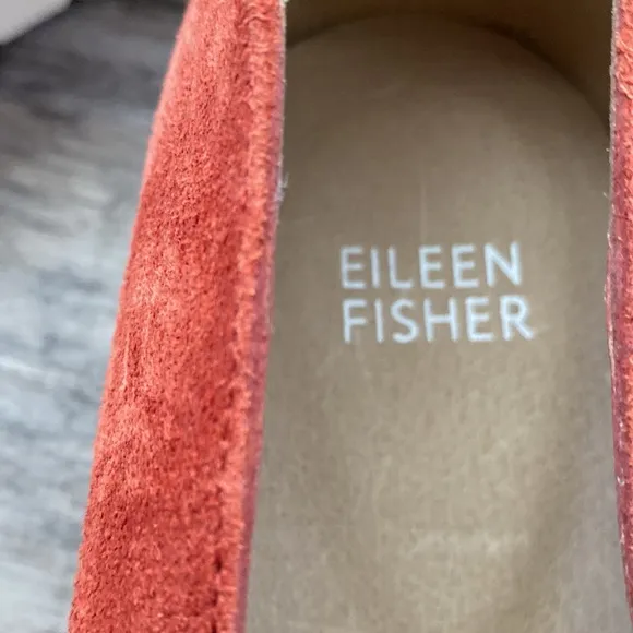 New Eileen Fisher size 8.5  suede very comfortable shoes