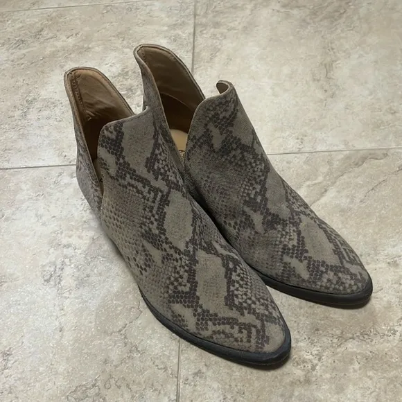 NEW Free People Animal Charm Double V Python Ankle Boots. Size 9
